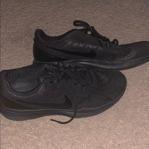 All black size 11 Nike Training In Season TR7